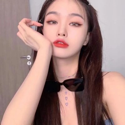 洞房夜遭换亲,她带小皇帝去逃荒